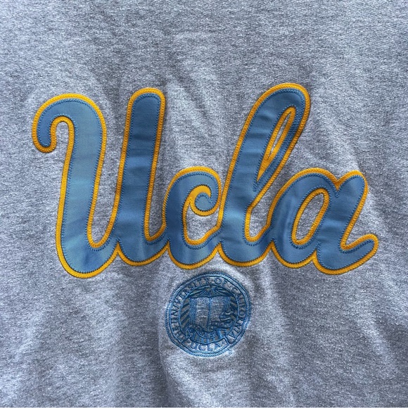 Vintage Champion Men UCLA Sweatshirt Size Medium Gray Sweater Pullover Spell Out - Picture 2 of 5